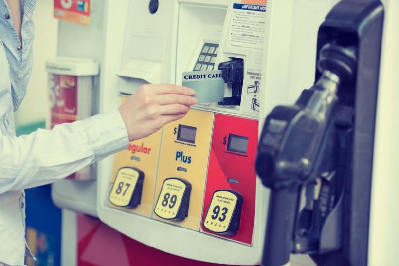 How to use your Canadian credit card to buy gas in the US