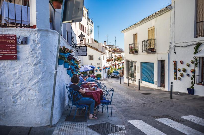 Where Canadian Snowbirds Spend the Winter in Spain