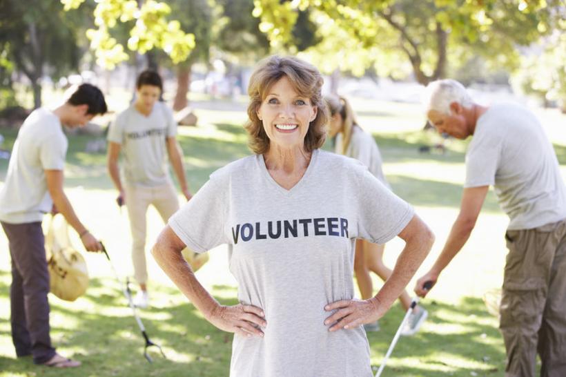 Canadian Snowbirds Volunteering in Their Winter Destinations